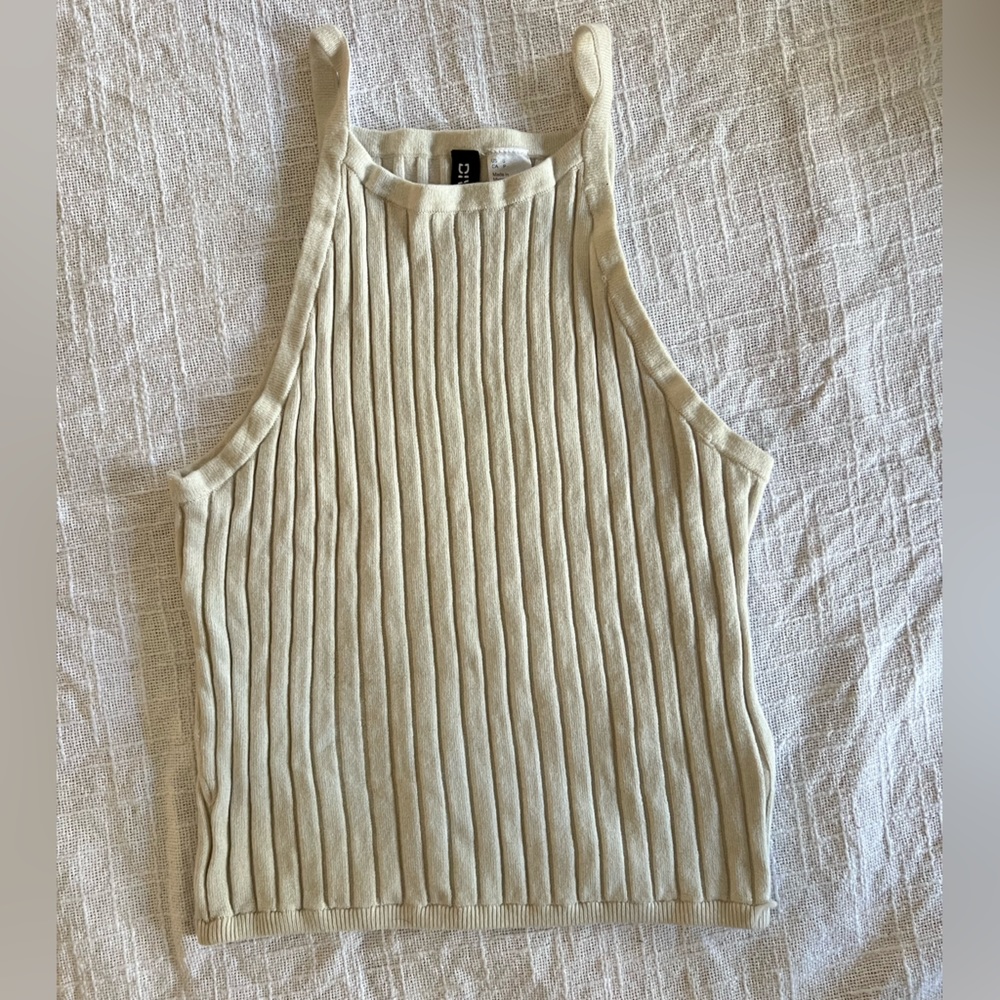 ❣️2/$25❣️ DIVIDED by H&M white cropped tank | SMALL